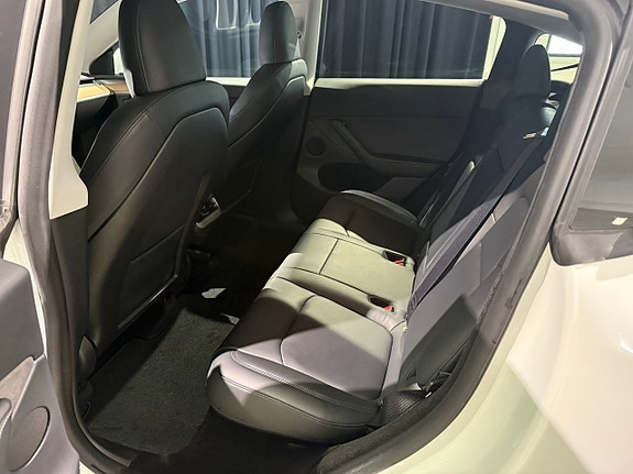 Tesla Model Y 12 of 25