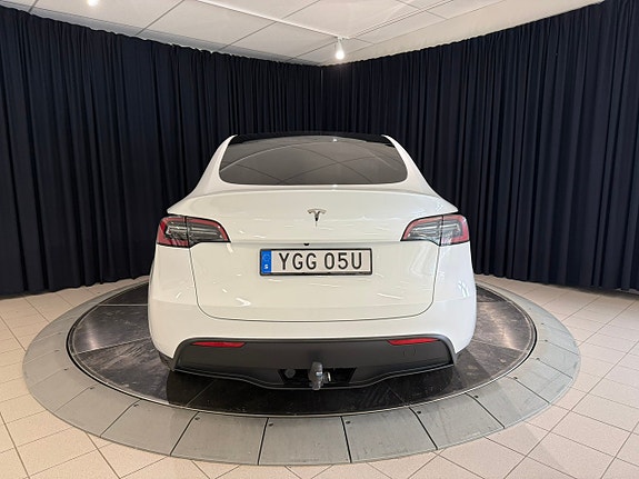 Tesla Model Y 5 of 25