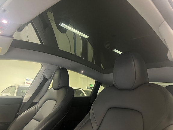 Tesla Model Y 14 of 25