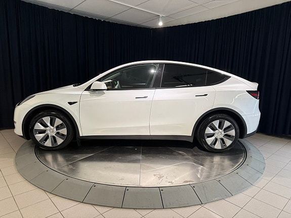 Tesla Model Y 3 of 25