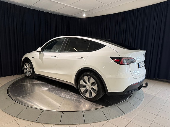 Tesla Model Y 4 of 25