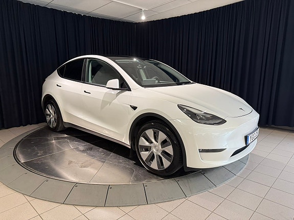 Tesla Model Y 8 of 25
