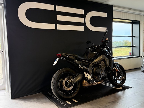 Yamaha MT-09 3 of 6