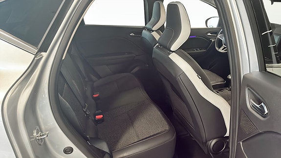 Renault Captur 5 of 12