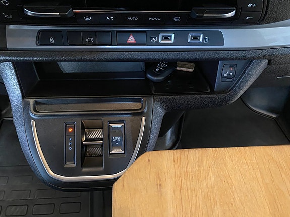 Peugeot e-Expert 25 of 30