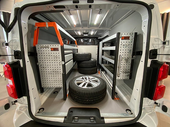Peugeot e-Expert 10 of 30