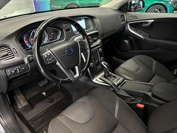 Volvo V40 12 of 28