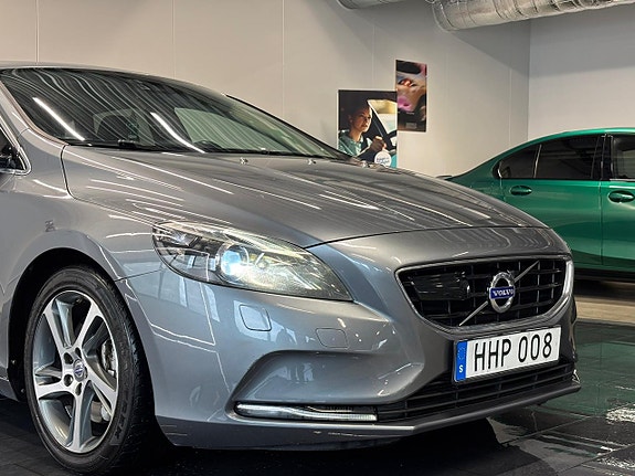 Volvo V40 6 of 28