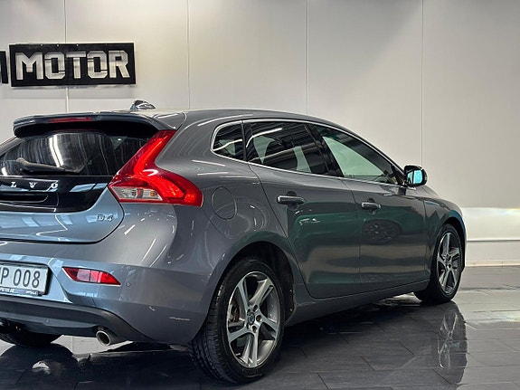 Volvo V40 10 of 28