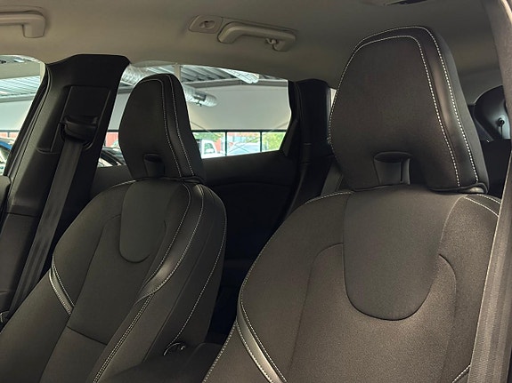 Volvo V40 15 of 28