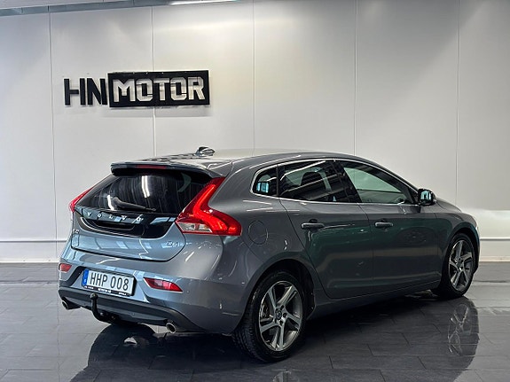 Volvo V40 7 of 28