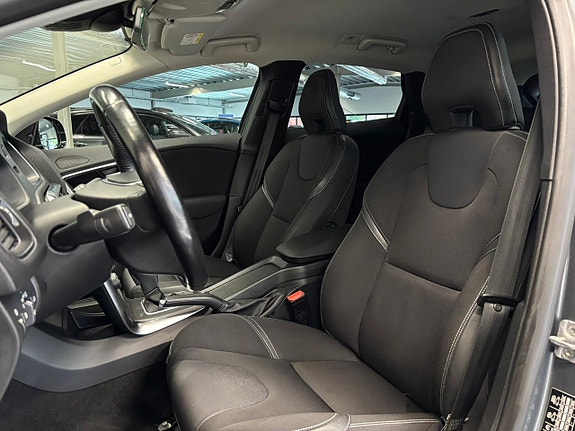 Volvo V40 14 of 28