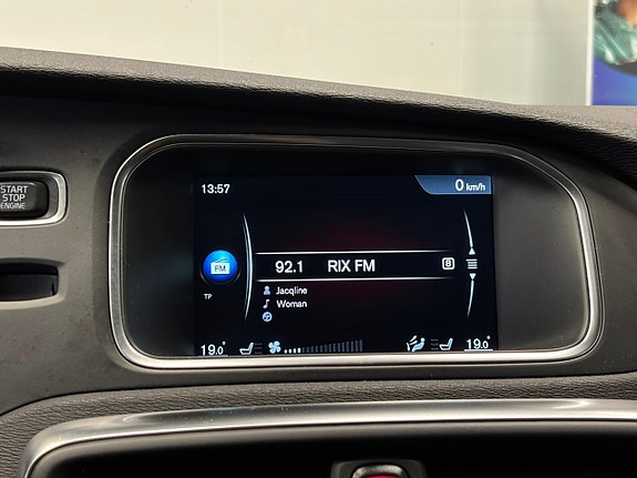 Volvo V40 25 of 28