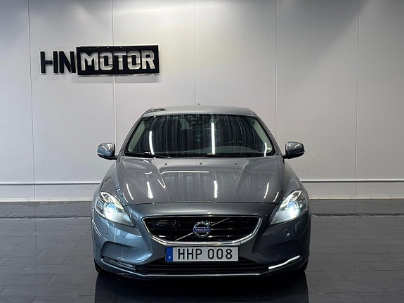 Volvo V40 4 of 28