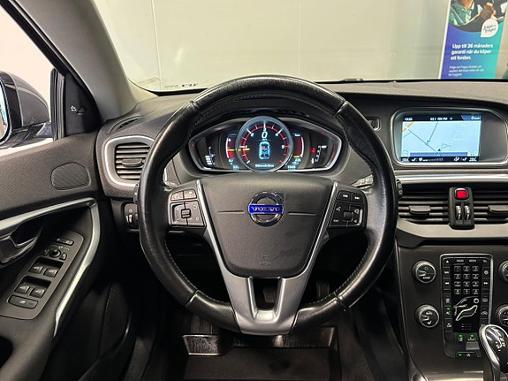 Volvo V40 17 of 28