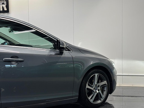 Volvo V40 11 of 28