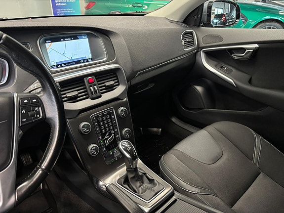 Volvo V40 20 of 28