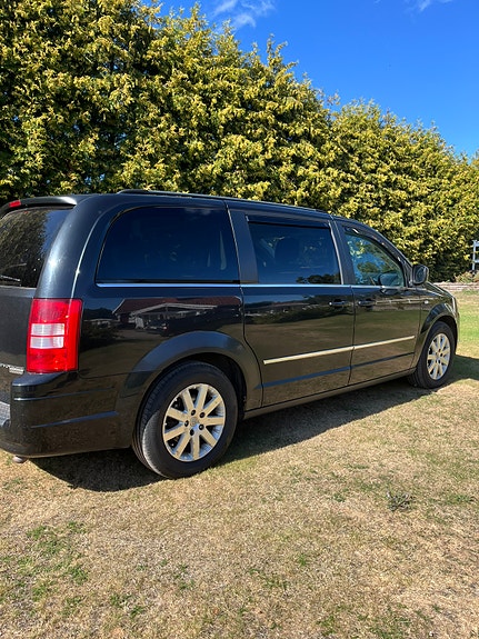 Chrysler Grand Voyager 2 of 16