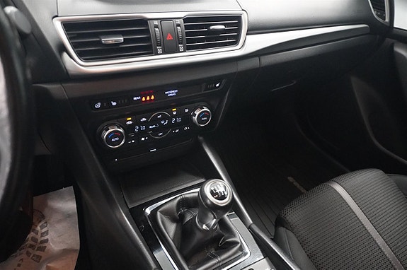 Mazda 3 8 of 16