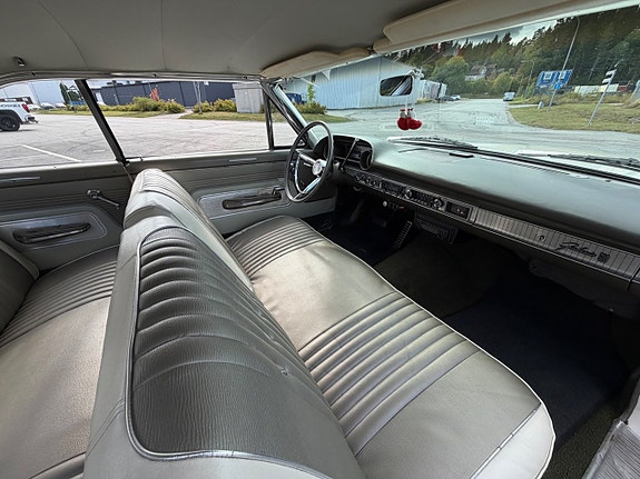 Ford Galaxie 12 of 17