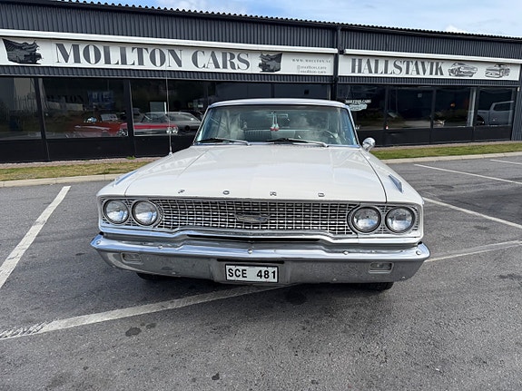 Ford Galaxie 2 of 17
