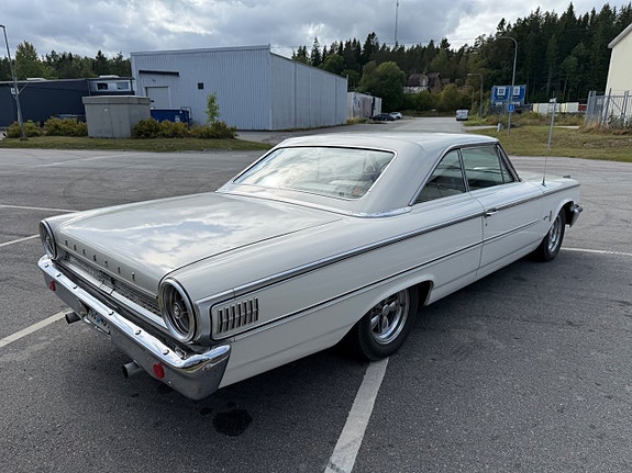 Ford Galaxie 5 of 17