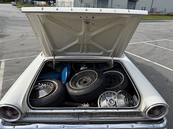 Ford Galaxie 17 of 17