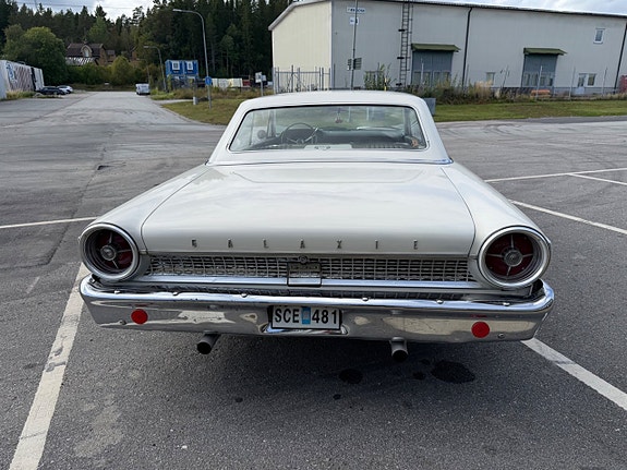 Ford Galaxie 6 of 17