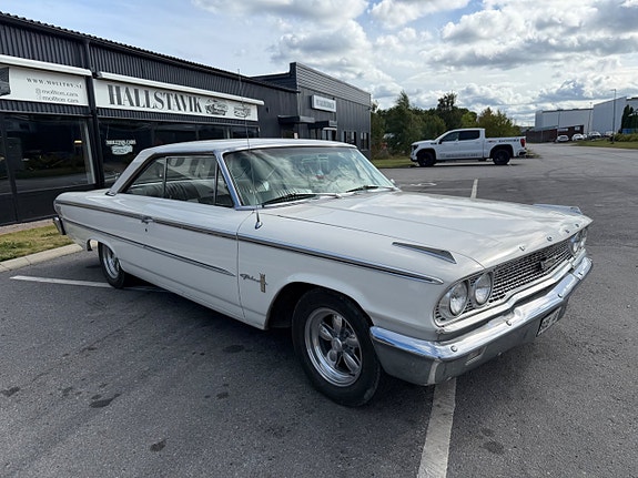 Ford Galaxie 3 of 17