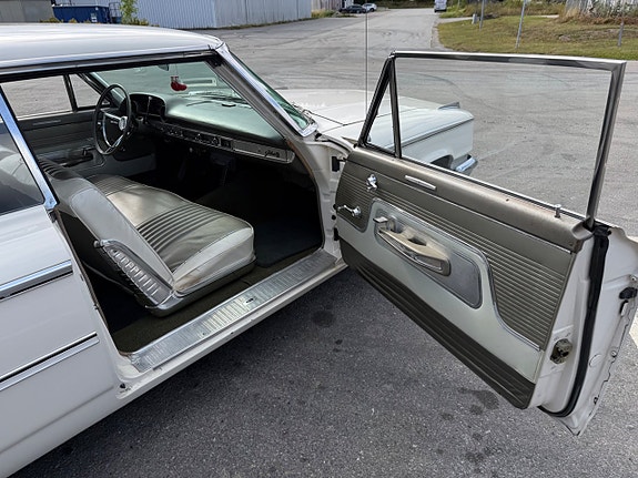 Ford Galaxie 11 of 17