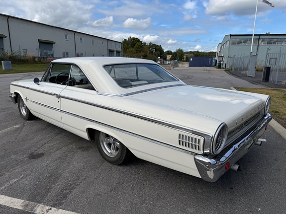 Ford Galaxie 7 of 17