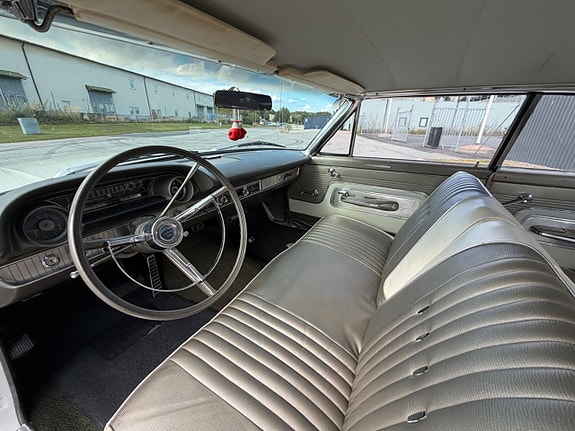 Ford Galaxie 9 of 17