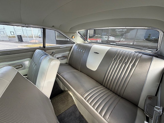 Ford Galaxie 10 of 17