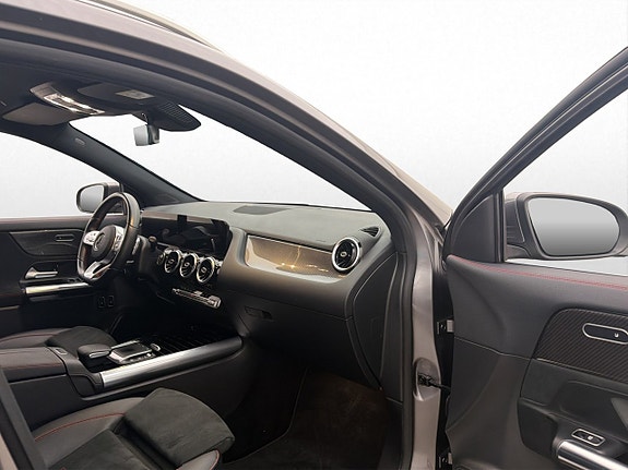 Mercedes-Benz GLA250 e 12 of 26