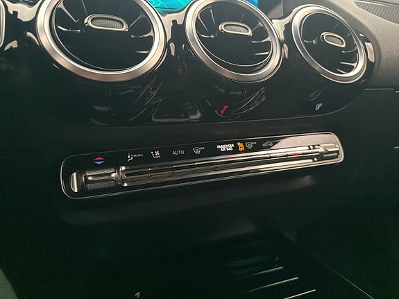 Mercedes-Benz GLA250 e 23 of 26