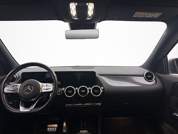 Mercedes-Benz GLA250 e 14 of 26