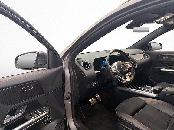 Mercedes-Benz GLA250 e 8 of 26