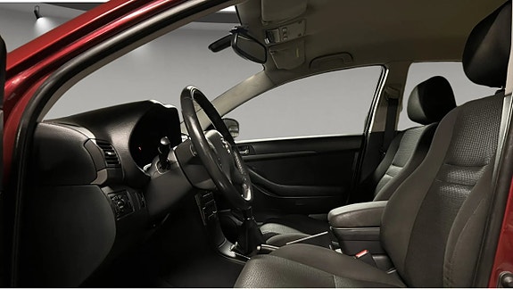 Toyota Avensis 5 of 6
