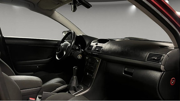 Toyota Avensis 6 of 6