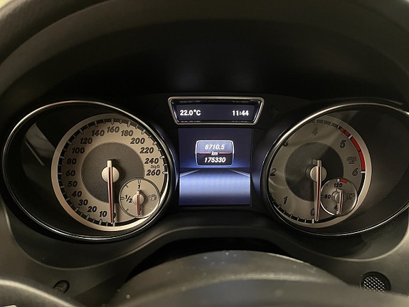 Mercedes-Benz GLA200 14 of 18