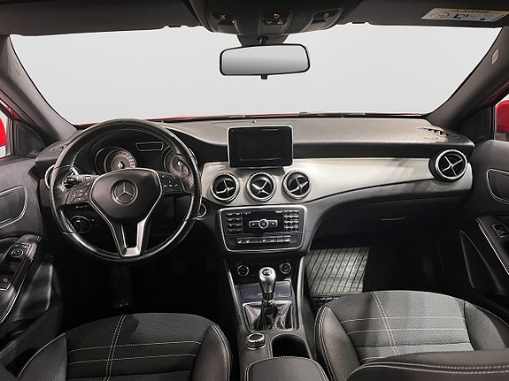 Mercedes-Benz GLA200 12 of 18