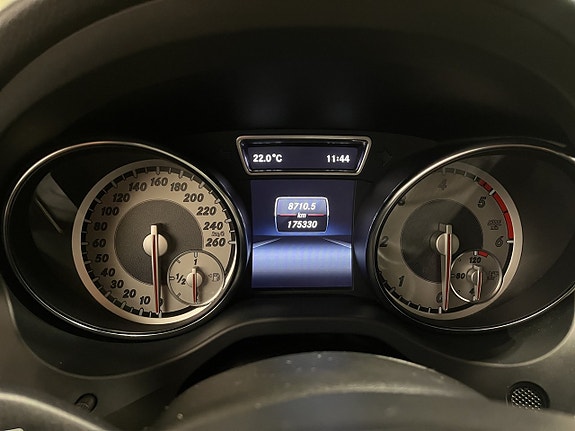 Mercedes-Benz GLA200 14 of 18