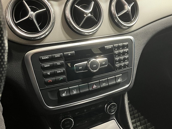 Mercedes-Benz GLA200 17 of 18