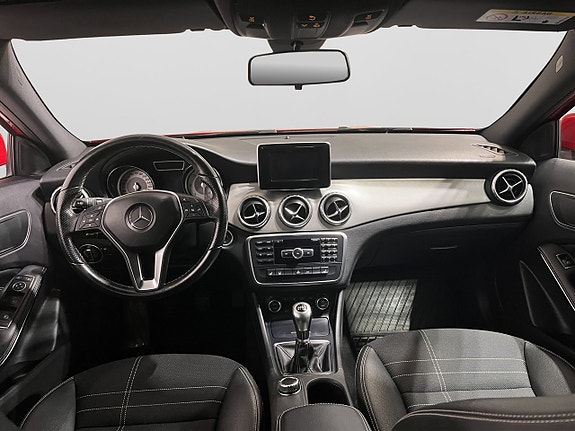 Mercedes-Benz GLA200 12 of 18
