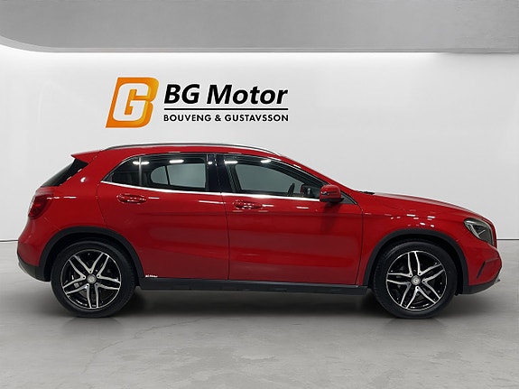 Mercedes-Benz GLA200 3 of 18