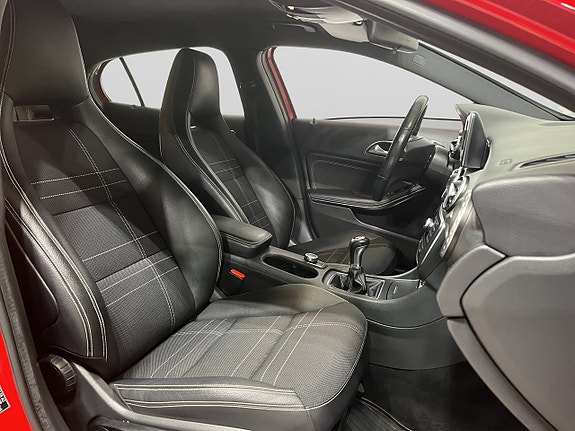 Mercedes-Benz GLA200 9 of 18
