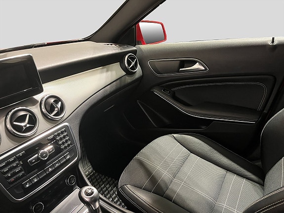 Mercedes-Benz GLA200 15 of 18