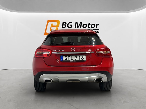 Mercedes-Benz GLA200 5 of 18