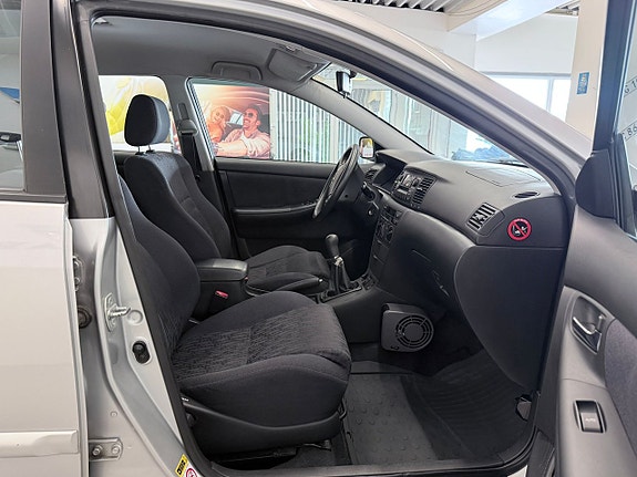 Toyota Corolla 8 of 15