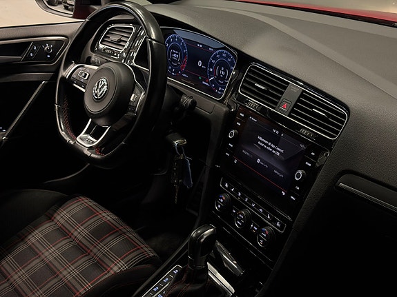 Volkswagen Golf I 18 of 26